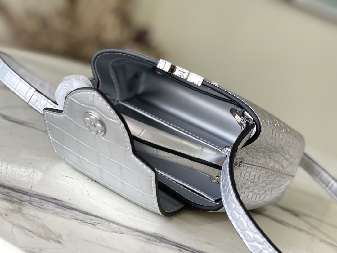 𝐋𝐎𝐔𝐈𝐒 𝐕𝐔𝐈𝐓𝐓𝐎𝐍   N94227