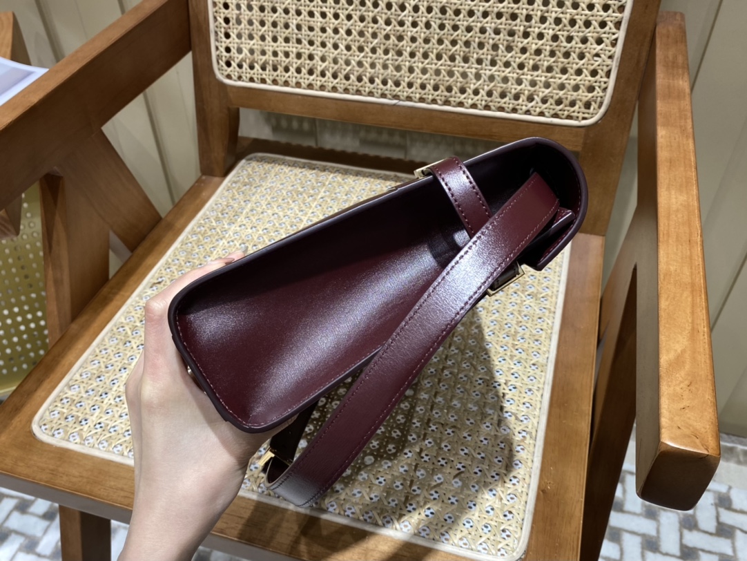 SAINT LAURENT 𝑴𝒂𝒏𝒉𝒂𝒕𝒕𝒂𝒏 〈Original leather version〉#579271