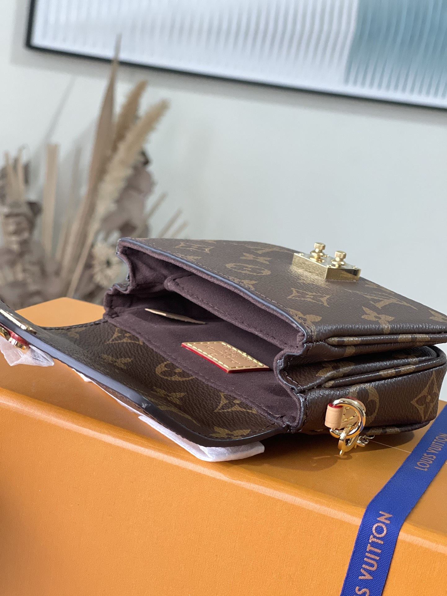 𝐋𝐎𝐔𝐈𝐒 𝐕𝐔𝐈𝐓𝐓𝐎𝐍      M81267