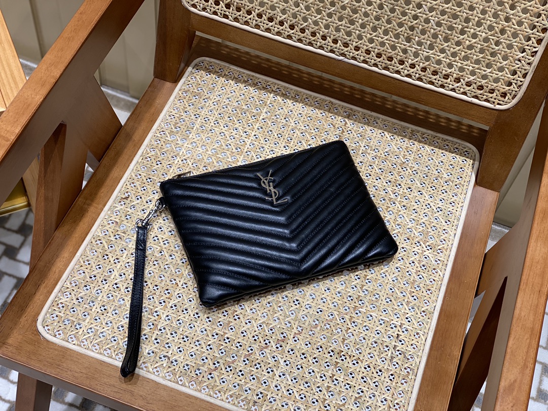 SAINT LAURENT 𝑴𝒐𝒏𝒐𝒈𝒓𝒂𝒎 𝑾𝒐𝒄  #379039