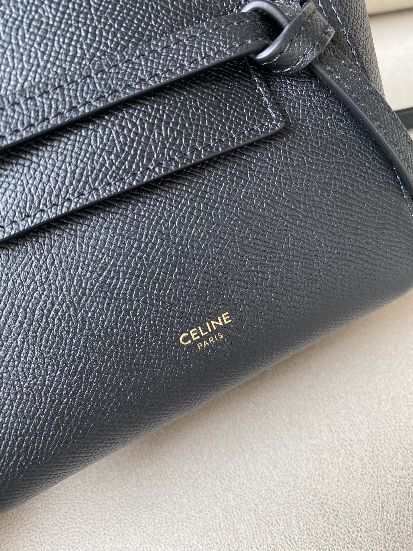 𝐂𝐞𝐥𝐢𝐧𝐞 𝐛𝐞𝐥𝐭 𝐩𝐢𝐜𝐨 𝟏𝟔𝐜𝐦 Grained Calfskin Bag