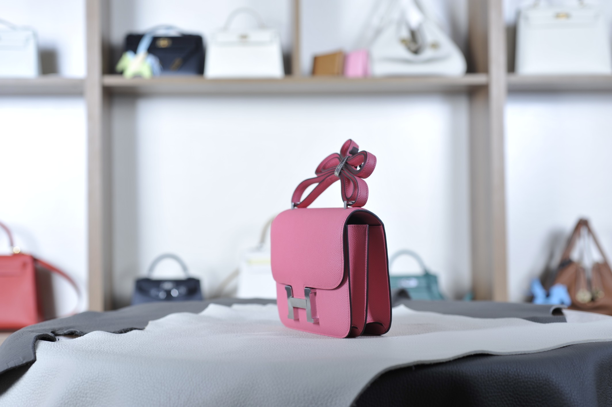 Kangkang 19 lipstick powder silver buckle epsom leather