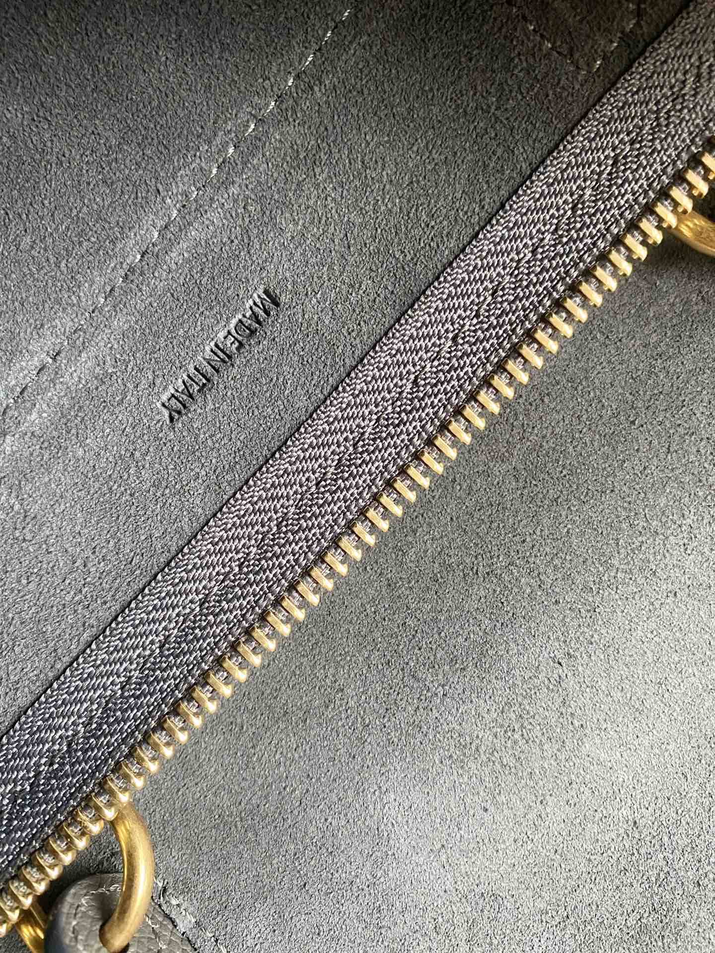 𝐂𝐞𝐥𝐢𝐧𝐞 Belt Bag Catfish Bag Small Grained Calfskin