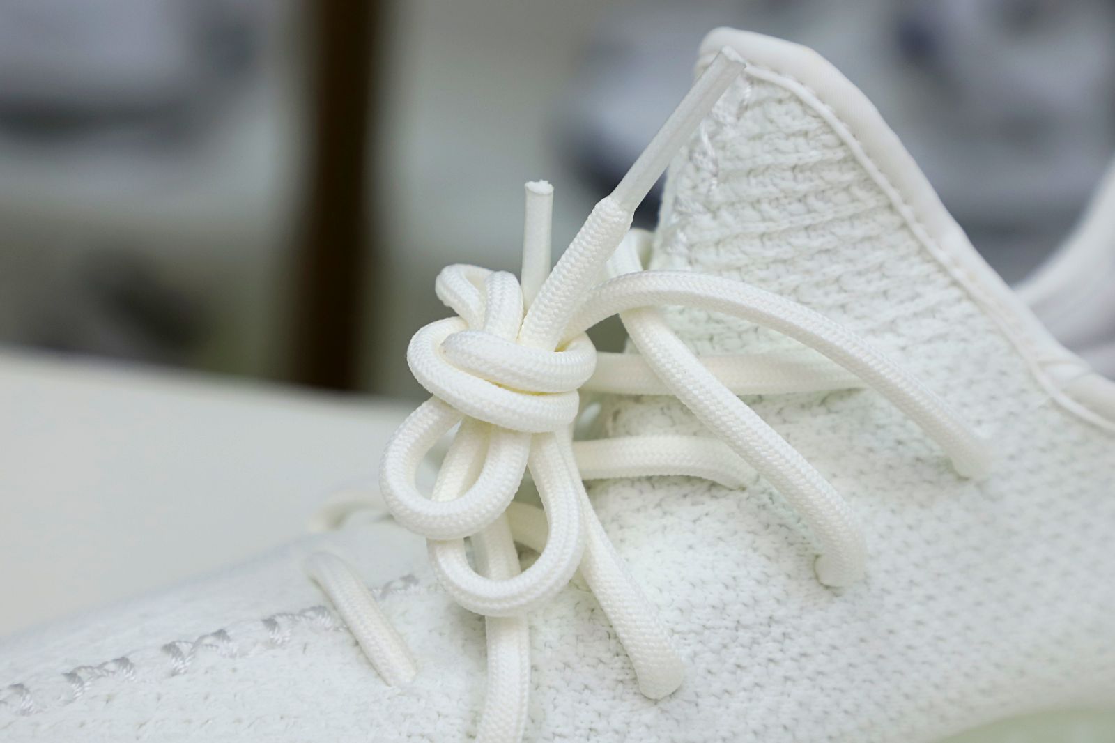 YEEZY BOOST 350 V2 CREAM WHITE / TRIPLE WHITE