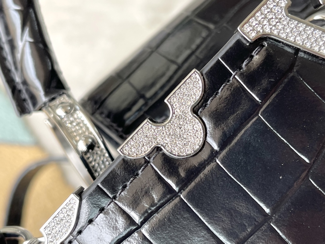 𝐋𝐎𝐔𝐈𝐒 𝐕𝐔𝐈𝐓𝐓𝐎𝐍   M51783