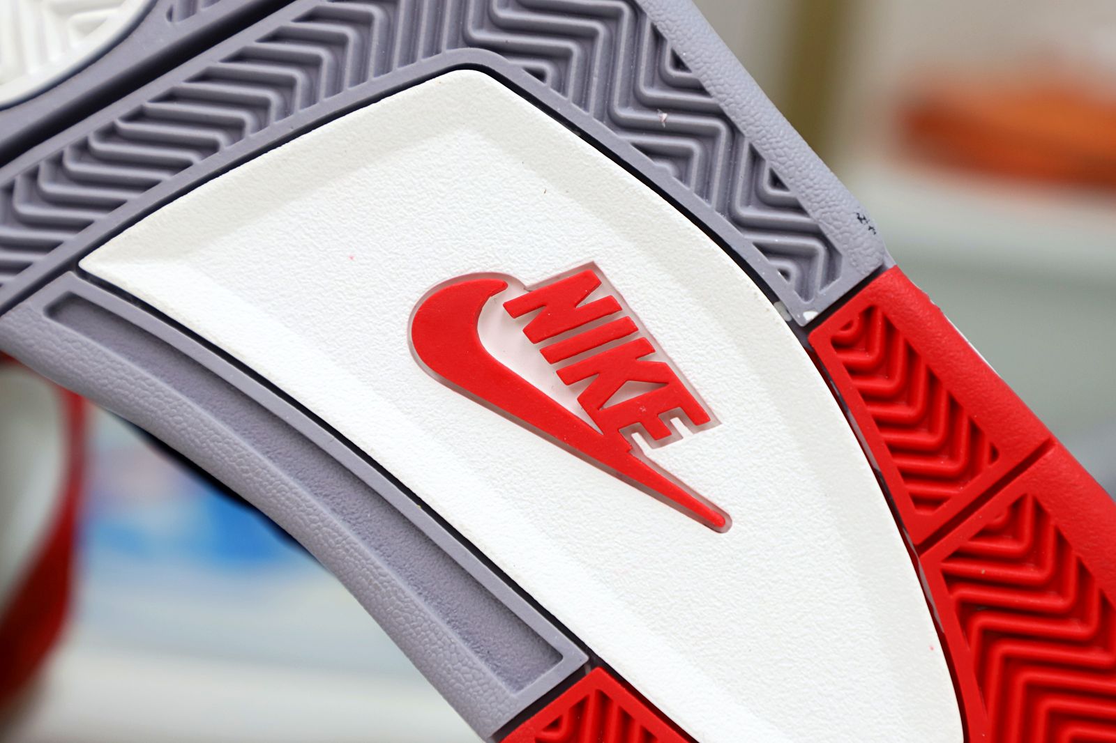 AIR JORDAN 4 RETRO OG BRED 2019