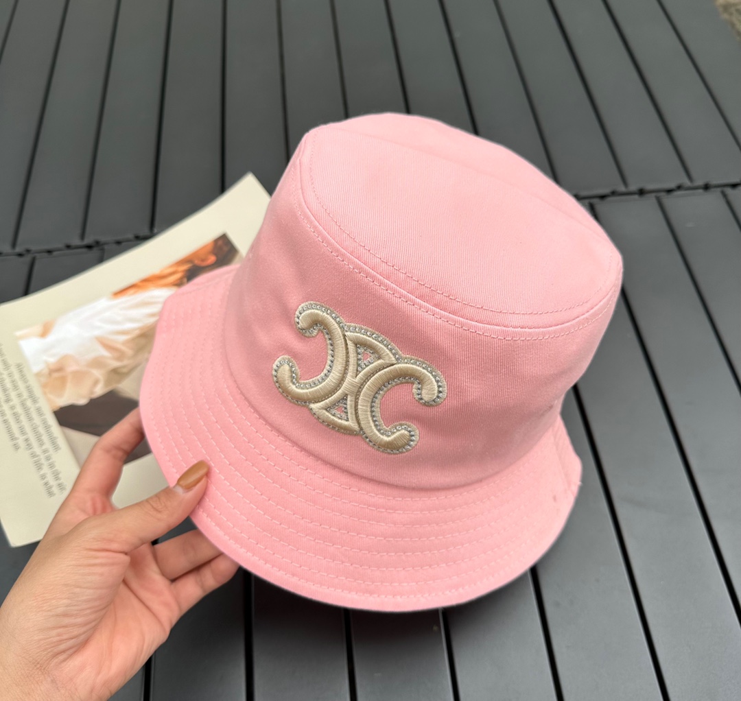 Celine's original single fisherman hat, his sun hat with a large brim