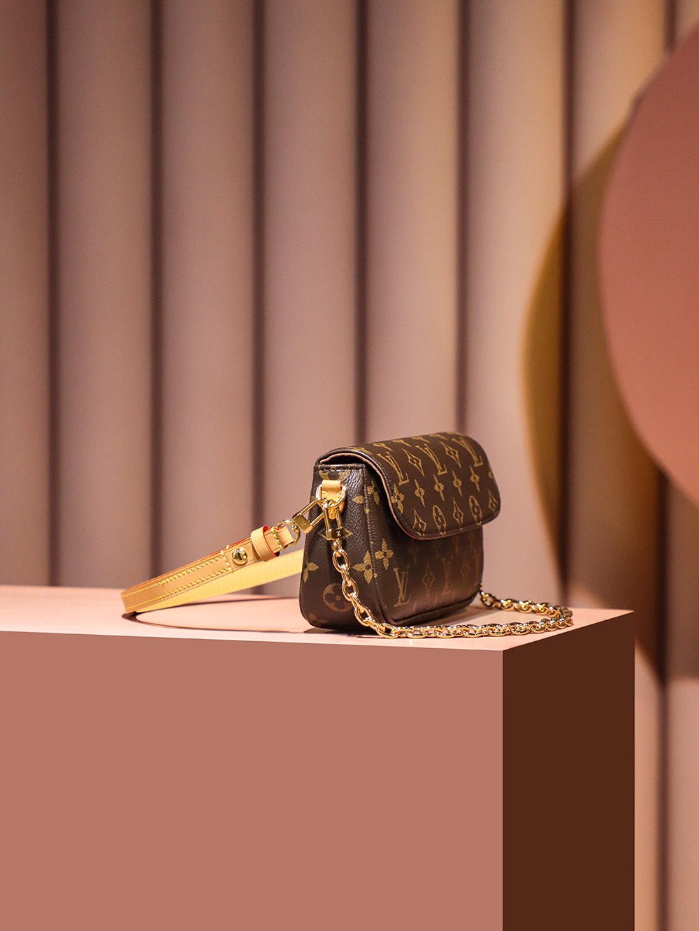 Louis Vuitton 𝐖𝐀𝐋𝐋𝐄𝐓 𝐎𝐍 𝐂𝐇𝐀𝐈𝐍 𝐈𝐕𝐘 Generation level - underarm bag #M81911#