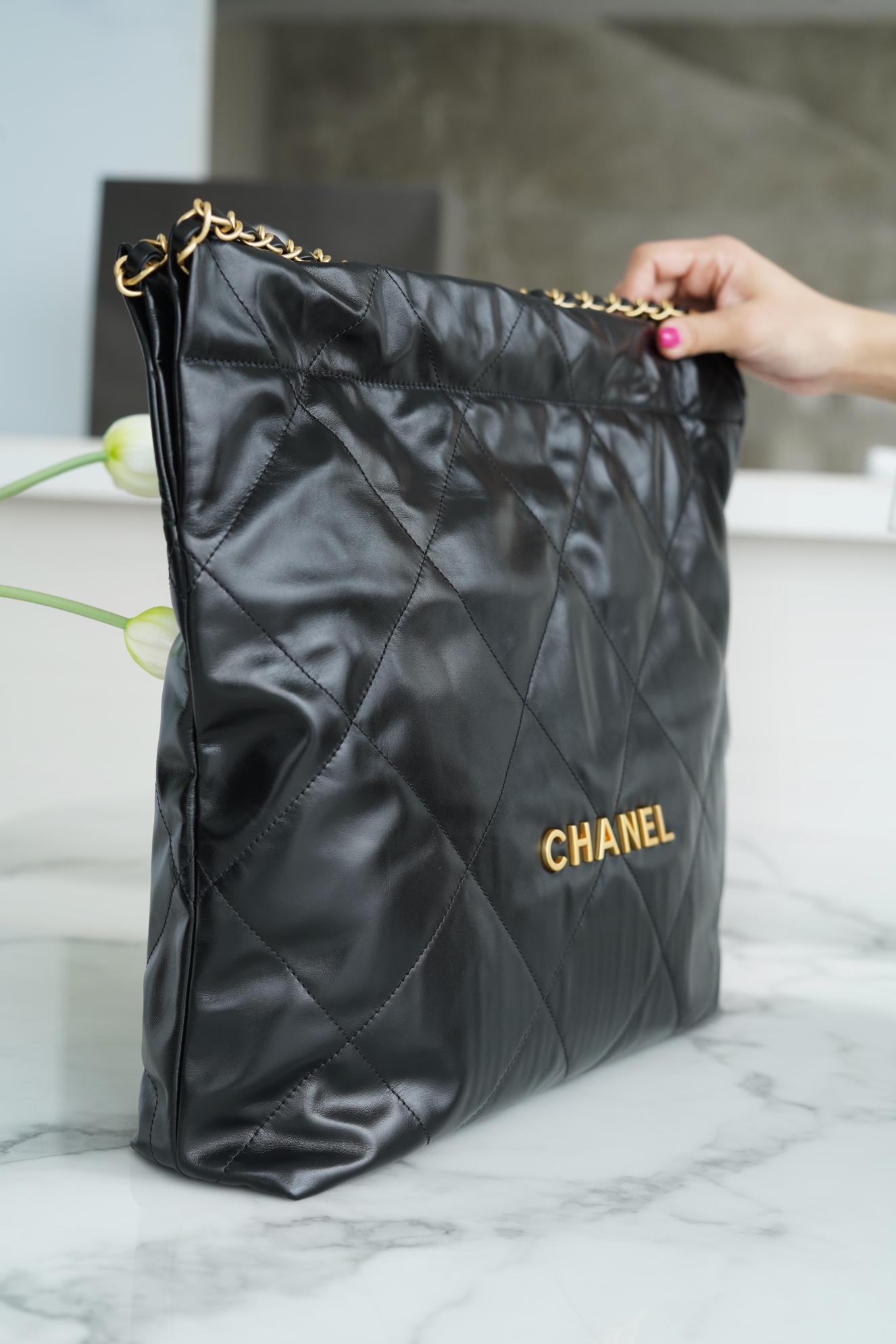𝗖𝗛𝗔𝗘𝗡𝗟✦𝟐𝟐𝗣Spring/Summer New 𝟐𝟐Handbag Genuine Tail Leather Medium Black Gold