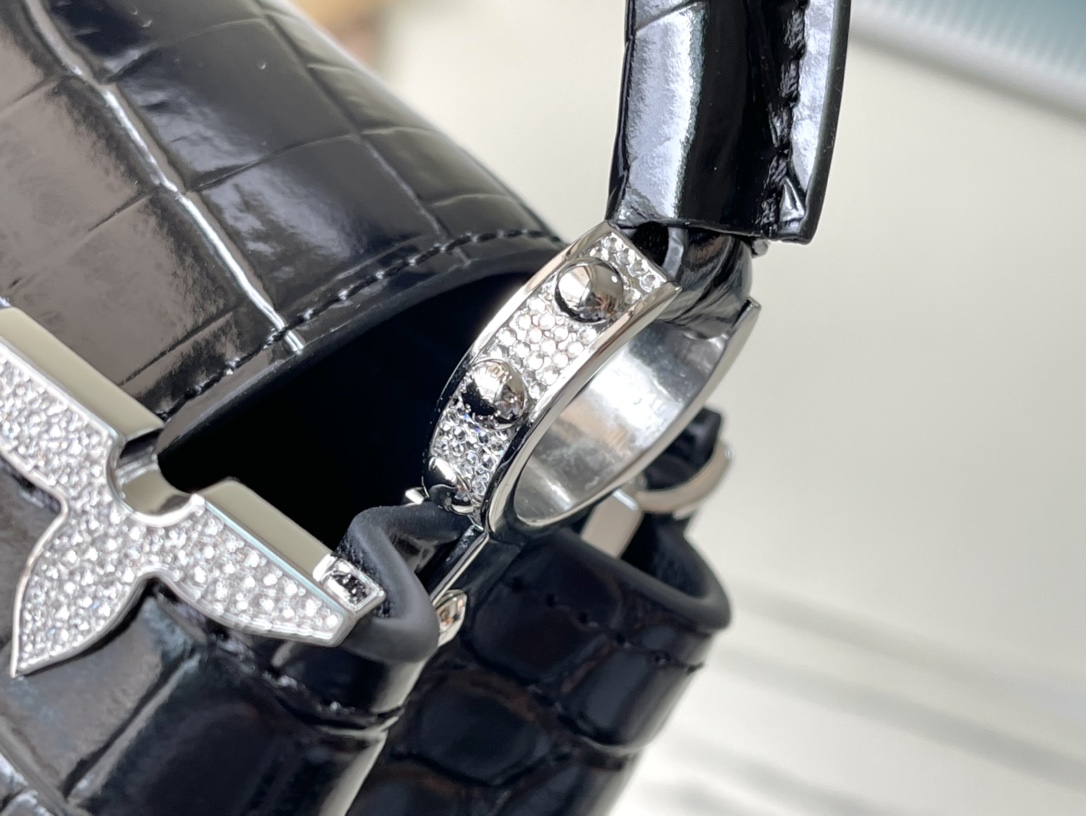 𝐋𝐎𝐔𝐈𝐒 𝐕𝐔𝐈𝐓𝐓𝐎𝐍   M51783