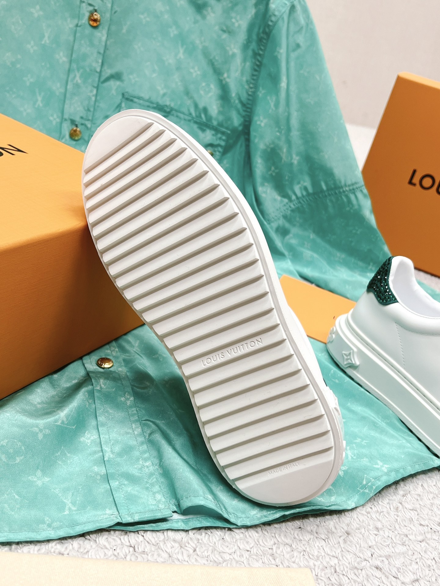 Louis Vuitton's new letter rhinestone white shoes series is new🆕