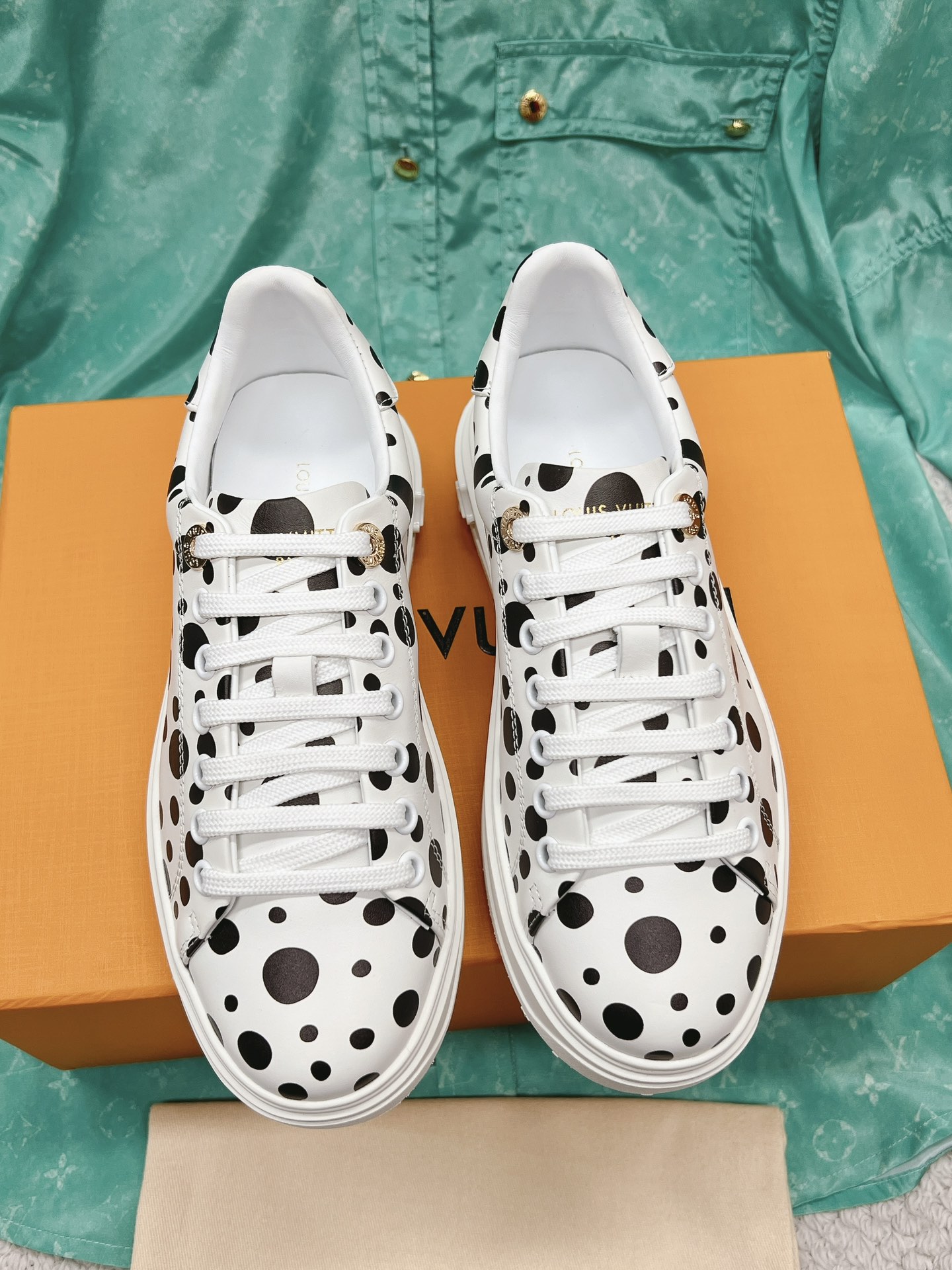 Louis Vuitton x Yayoi Kusama cooperation model classic white shoes 𝐓𝐢𝐦𝐞 𝐨𝐮𝐭 wave point sneakers