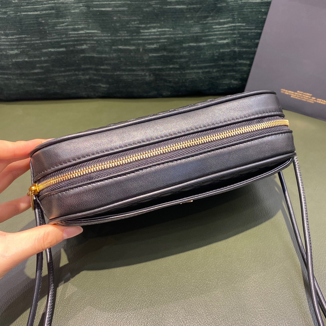 AINT LAURENT 𝙇𝙤𝙪 𝙇𝙤𝙪  #640990.JD