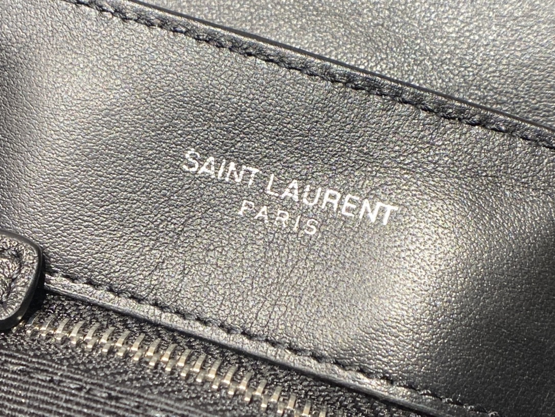 SAINT LAURENT 𝑳𝒐𝒖𝑳𝒐𝒖 #467072.Original leather.JD