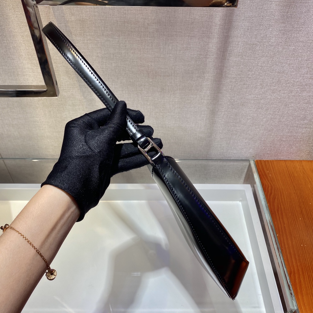 𝐏𝐑𝐀𝐃𝐀 New Underarm Bag 1BC499