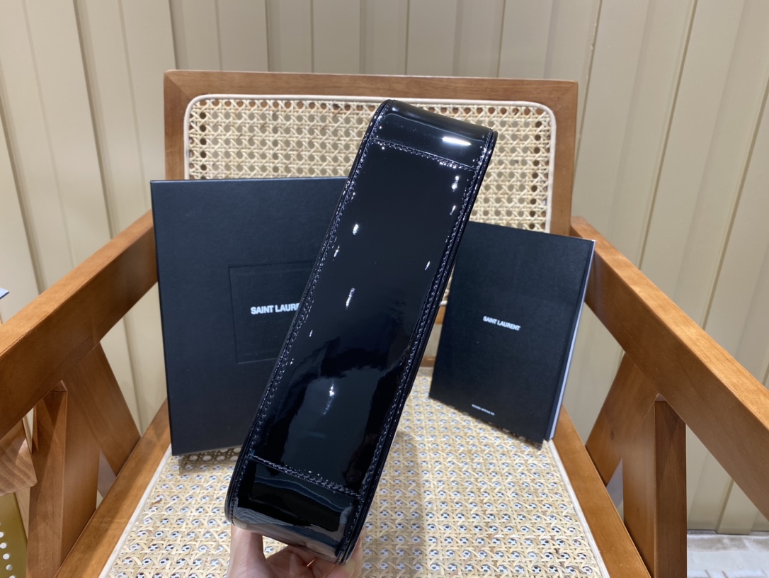 SAINT LAURENT model: 657228 original patent leather.JD