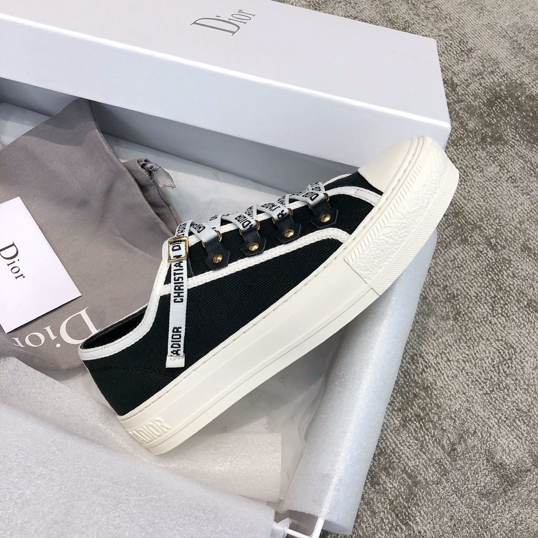 DIOR alphabet shoes black Water-dyed sheepskin inside Private moulded outsole Private moulded brass buckle