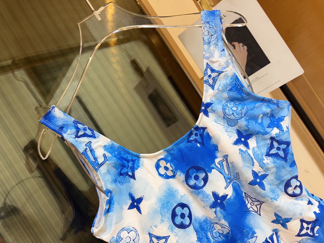 Louis Vuitton New one-piece swimming costume