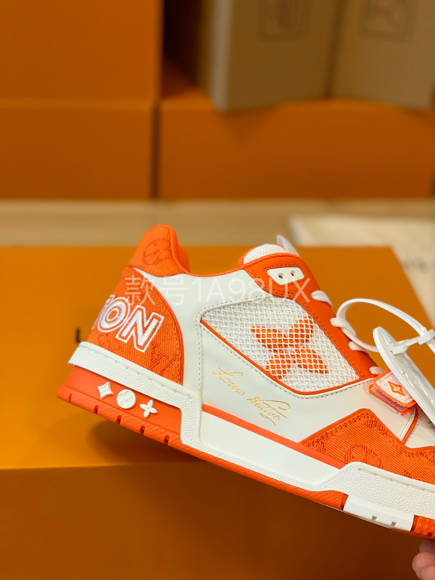 Louis Vuitton Trainer sneakers for couples, style 1A98UX