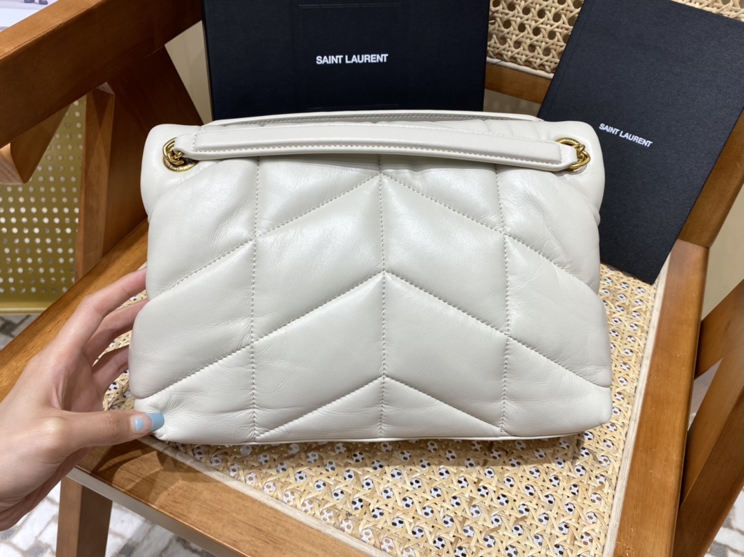 SAINT LAURENT #𝙇𝙤𝙪𝙇𝙤𝙪 𝙥𝙪𝙛𝙛𝙚𝙧#57747 (large silver buckle)