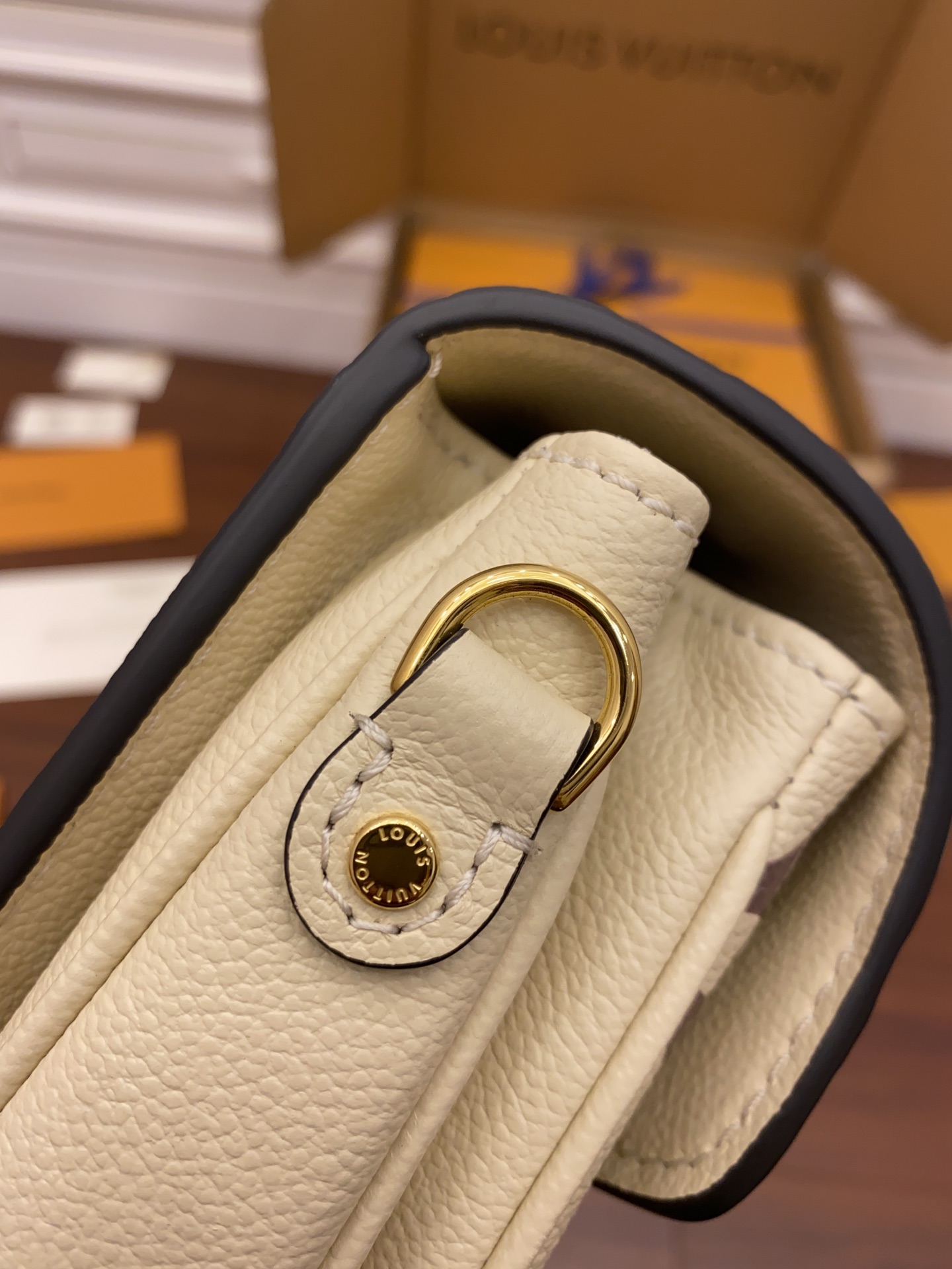 Louis Vuitton  M45596