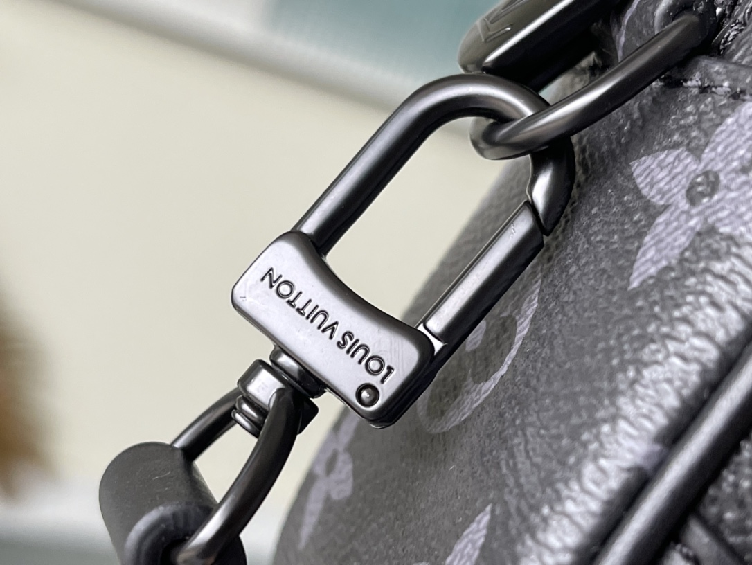 𝐋𝐎𝐔𝐈𝐒 𝐕𝐔𝐈𝐓𝐓𝐎𝐍     M82076