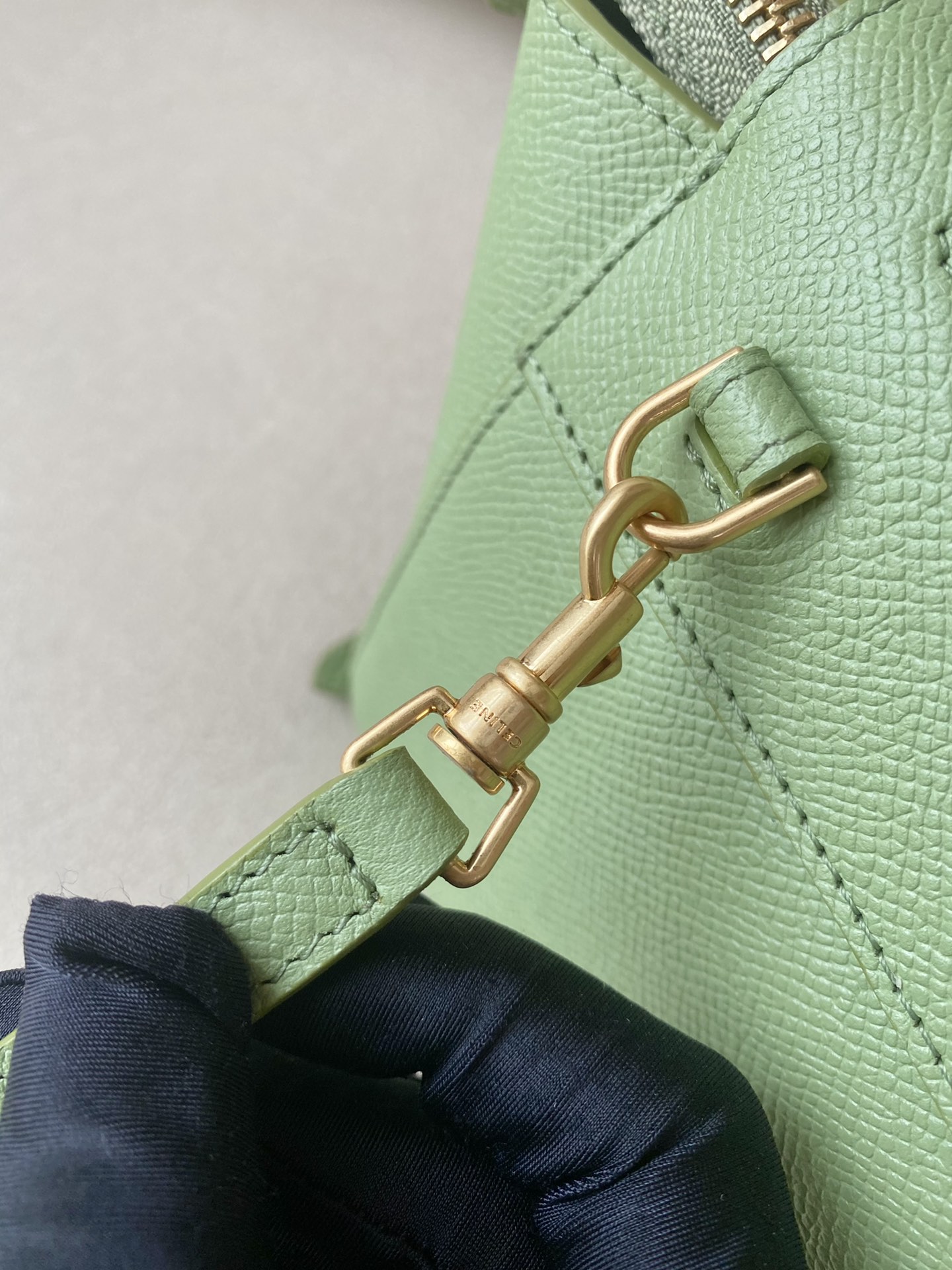 𝐂𝐞𝐥𝐢𝐧𝐞 𝐛𝐞𝐥𝐭 𝐩𝐢𝐜𝐨 𝟏𝟔𝐜𝐦 Grained Calfskin Bag