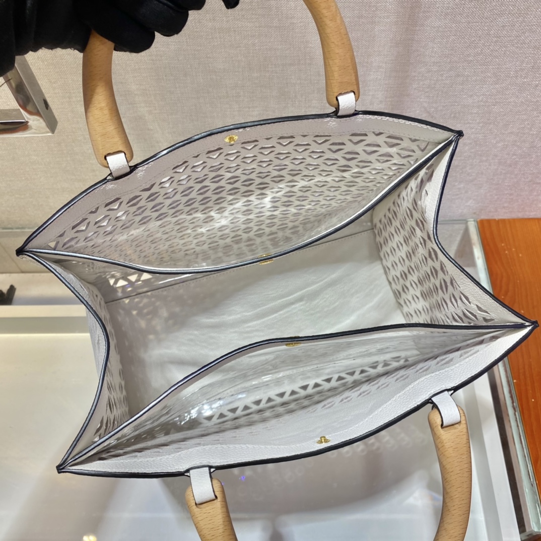 𝐏𝐑𝐀𝐃𝐀 Skeleton tote bag 1BG405