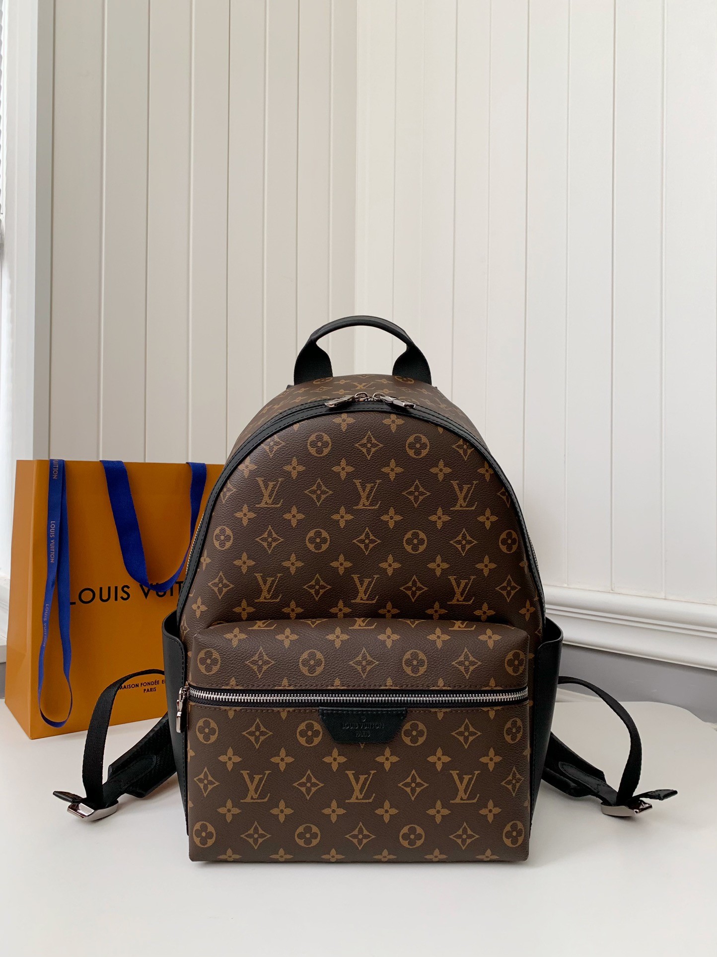 Louis Vuitton 24s New DISCOverY Small Backpack M20558, Top Quality Size: 29 * 38 * 20cm