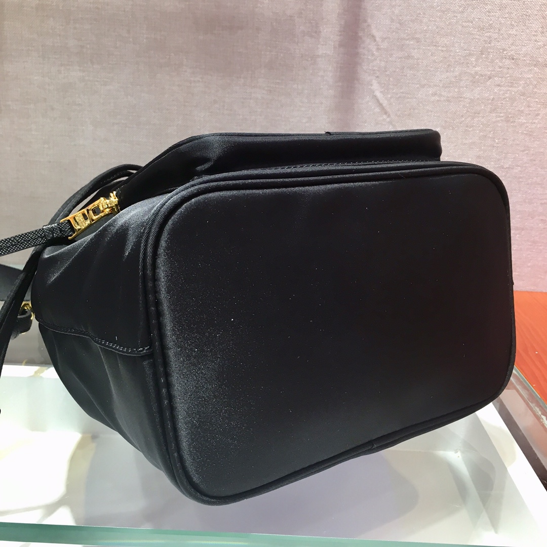 𝐏𝐑𝐀𝐃𝐀 Classic model 1BH097