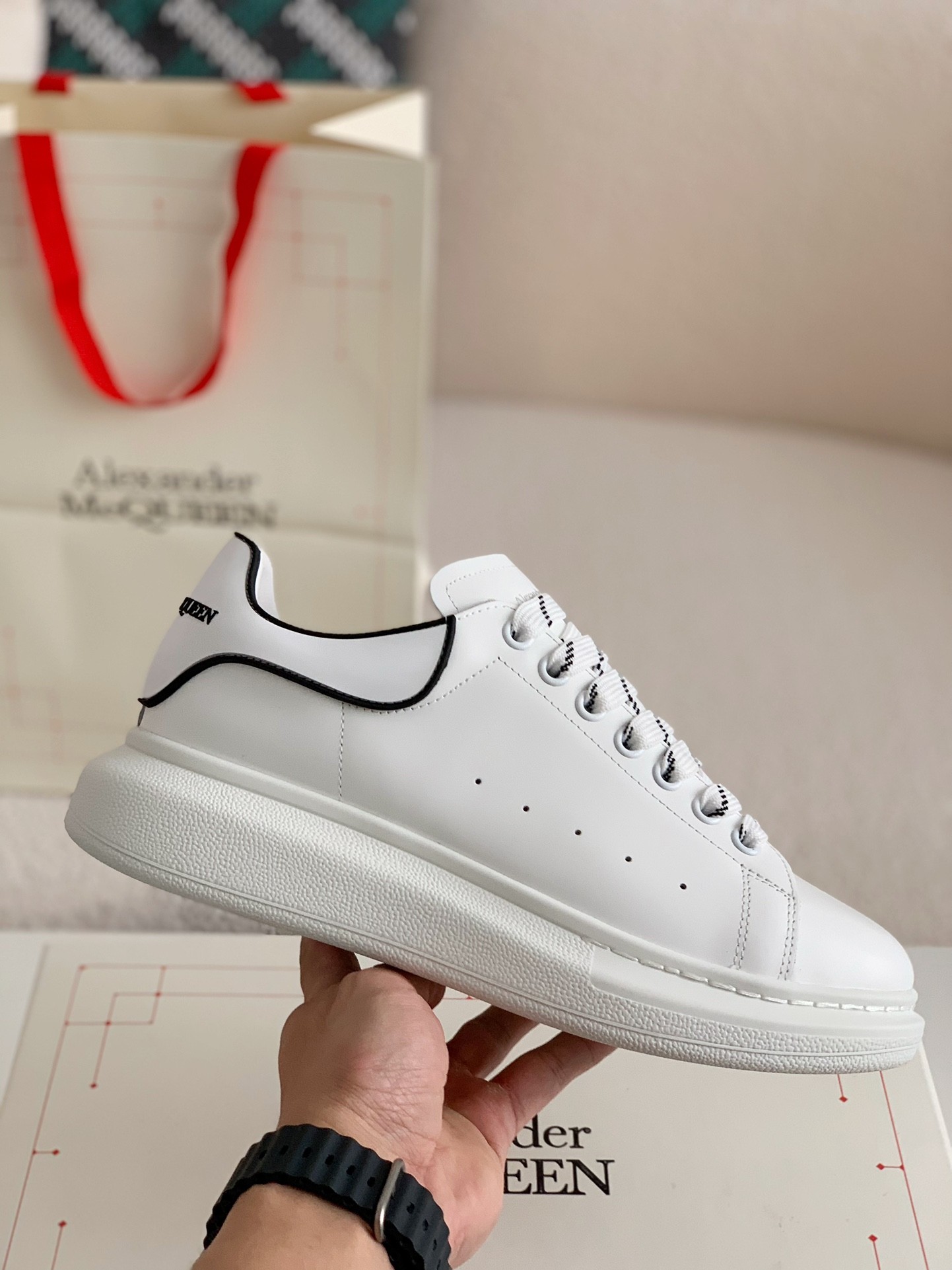 Alexander McQueen MQ white film tail Sneakers
