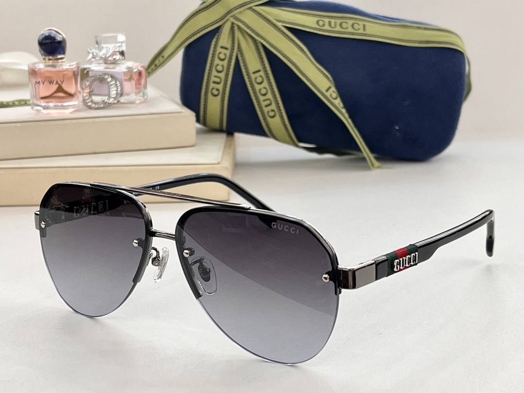 GUCCI Pilot style GG1233