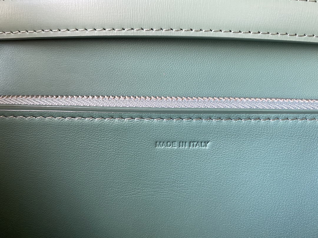 𝐂𝐞𝐥𝐢𝐧𝐞 CLASSIC