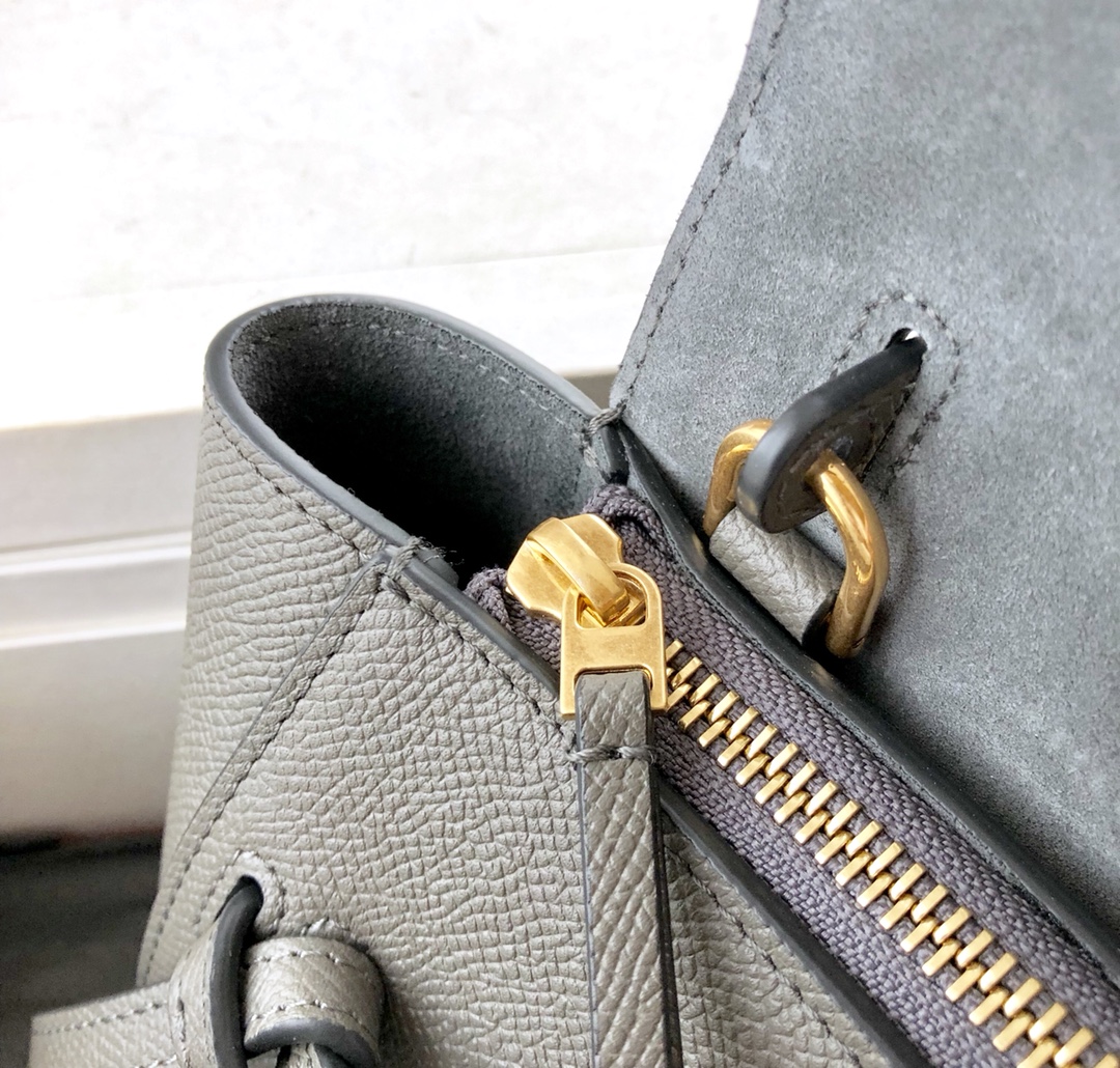 𝐂𝐞𝐥𝐢𝐧𝐞 𝐛𝐞𝐥𝐭 𝐩𝐢𝐜𝐨 𝟏𝟔𝐜𝐦 Grained Calfskin Bag