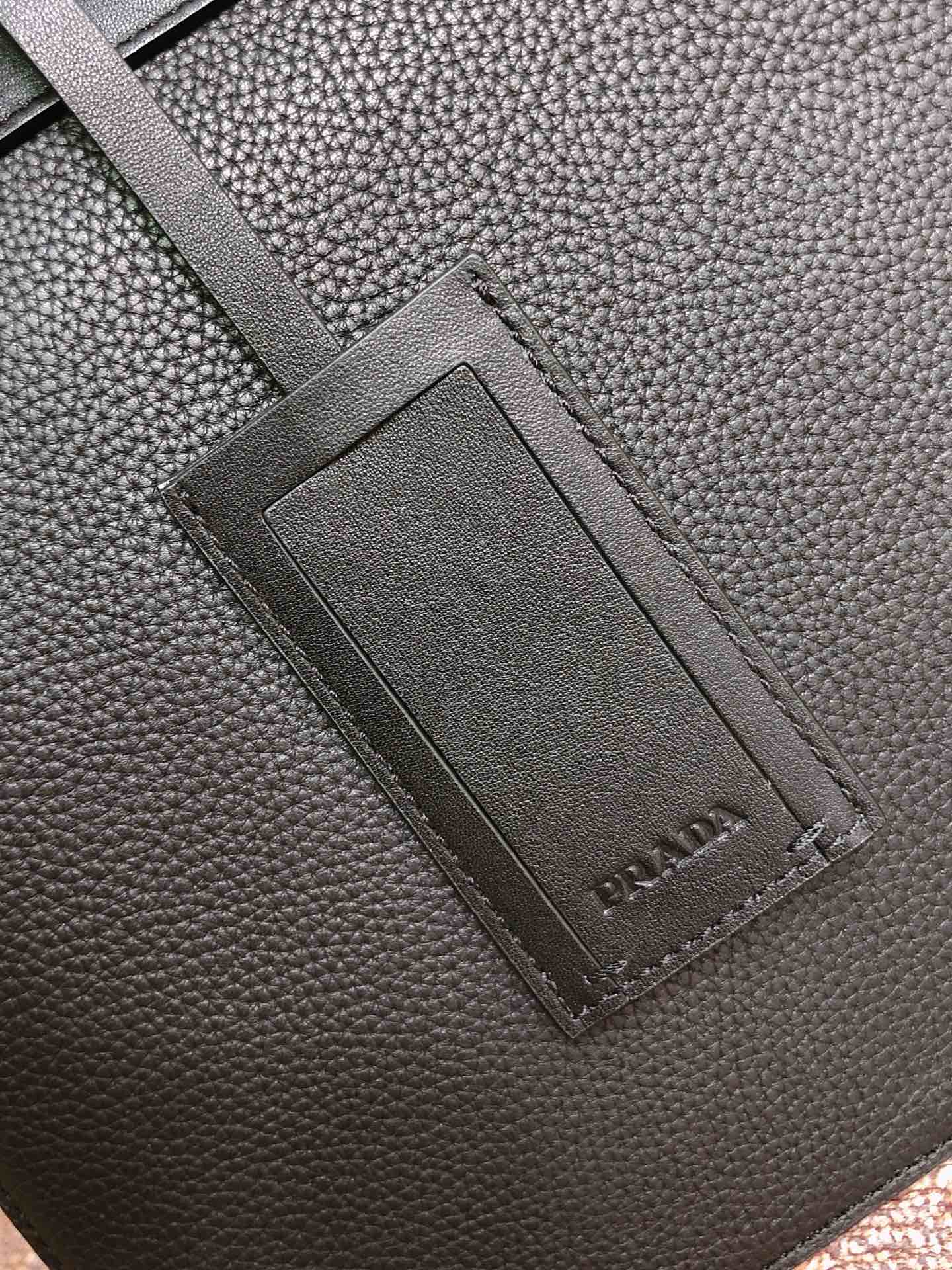 𝐏𝐑𝐀𝐃𝐀 New men's bag 2VG041