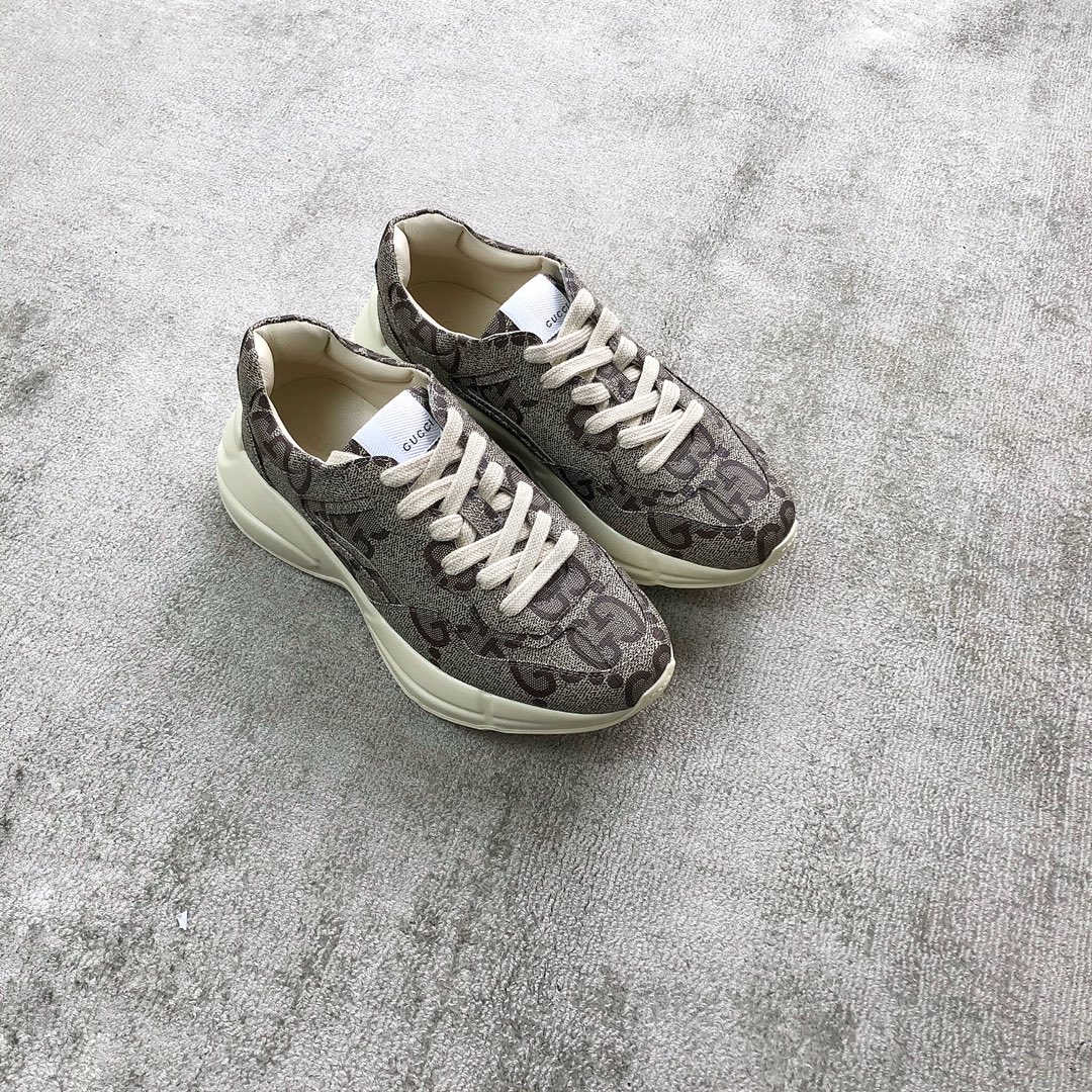 Gucci Pops This collection has a lot of flora and fauna elements Original material