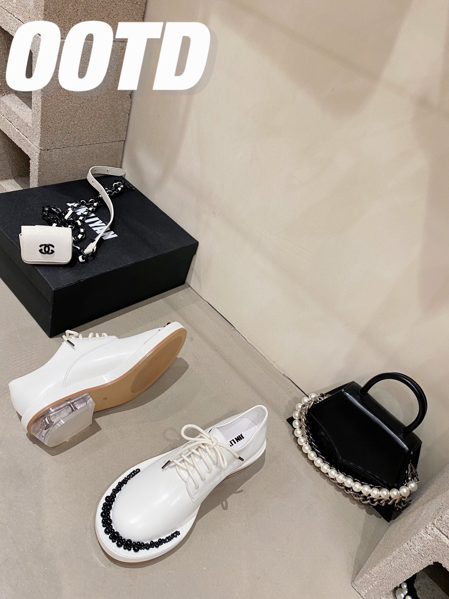 SR&HM | 𝟐𝟎𝟐𝟏/𝐒𝐒 𝐧𝐞𝐰 SR&HM original custom cowhide upper Hand-stitched pearl along the strip