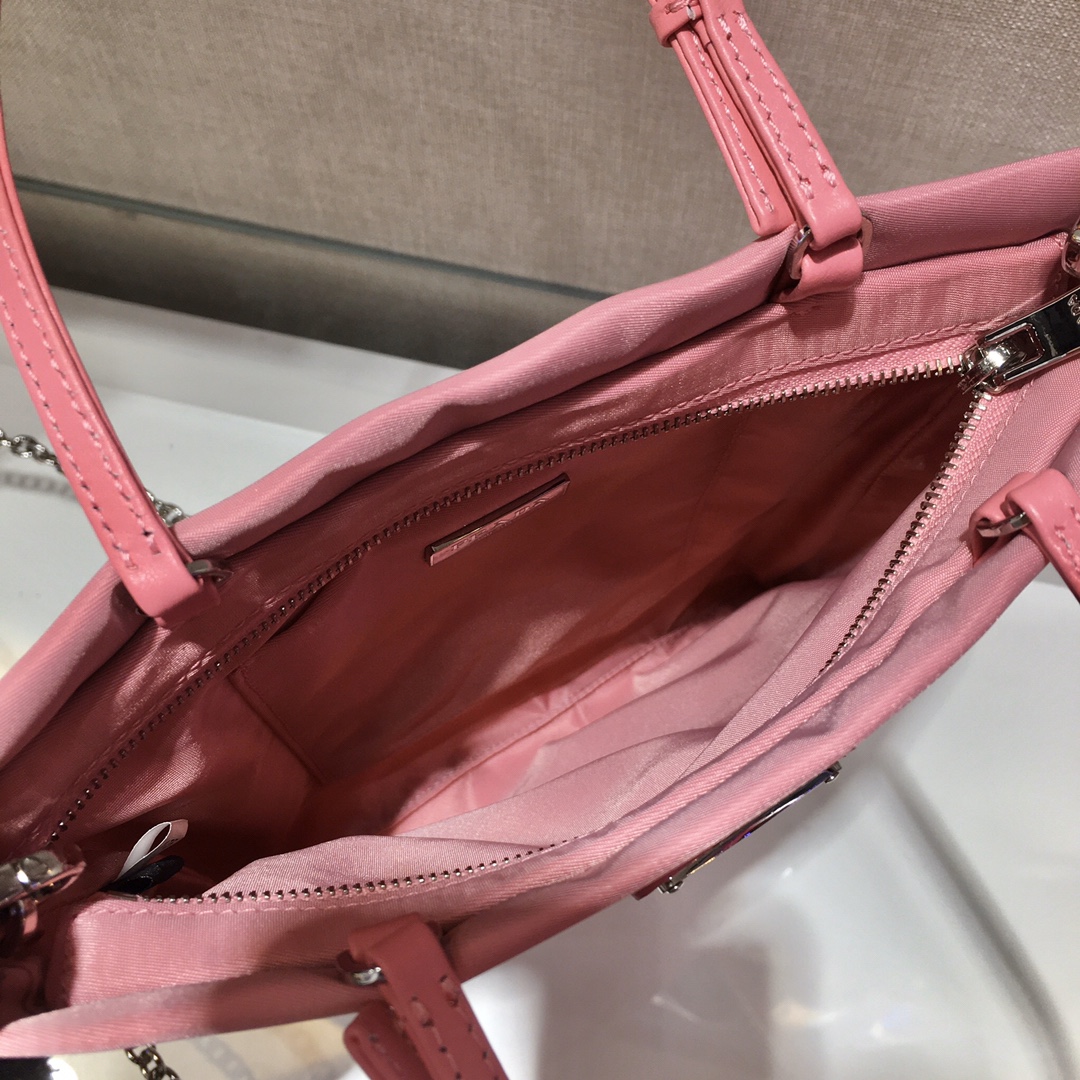 𝐏𝐑𝐀𝐃𝐀 New handbag 1BA252