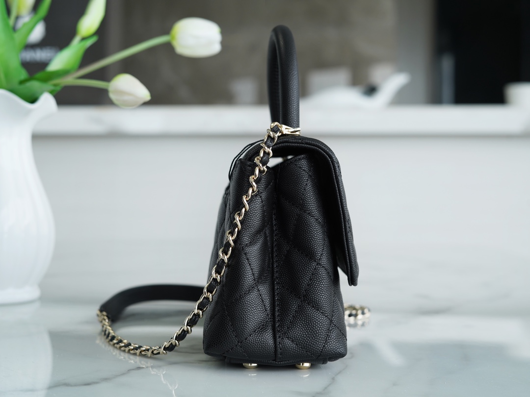 CHANEL 𝑪𝒐𝑪𝒐 𝒉𝒂𝒏𝒅𝒍𝒆 New Cowhide Handle Small Black Gold