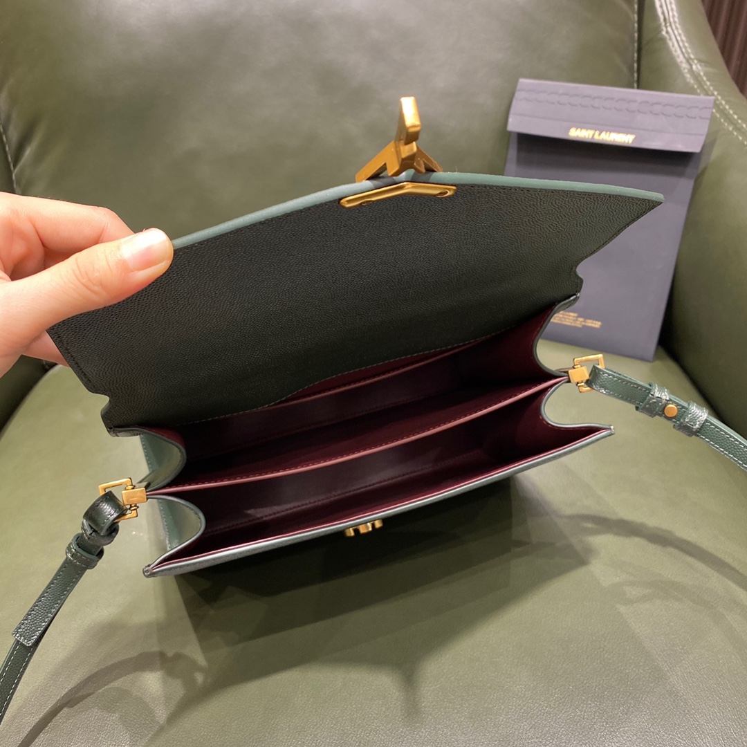 SAINT LAURENT 𝑪𝒂𝒔𝒔𝒂𝒏𝒅𝒓𝒂  #578000.jd