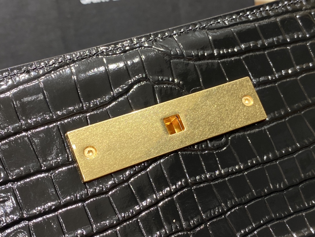 SAINT LAURENT【𝙈𝙖𝙣𝙝𝙖𝙩𝙩𝙖𝙣 𝟮𝟰𝙘𝙢】675626.Jd