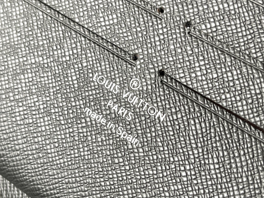 𝐋𝐎𝐔𝐈𝐒 𝐕𝐔𝐈𝐓𝐓𝐎𝐍   N60111