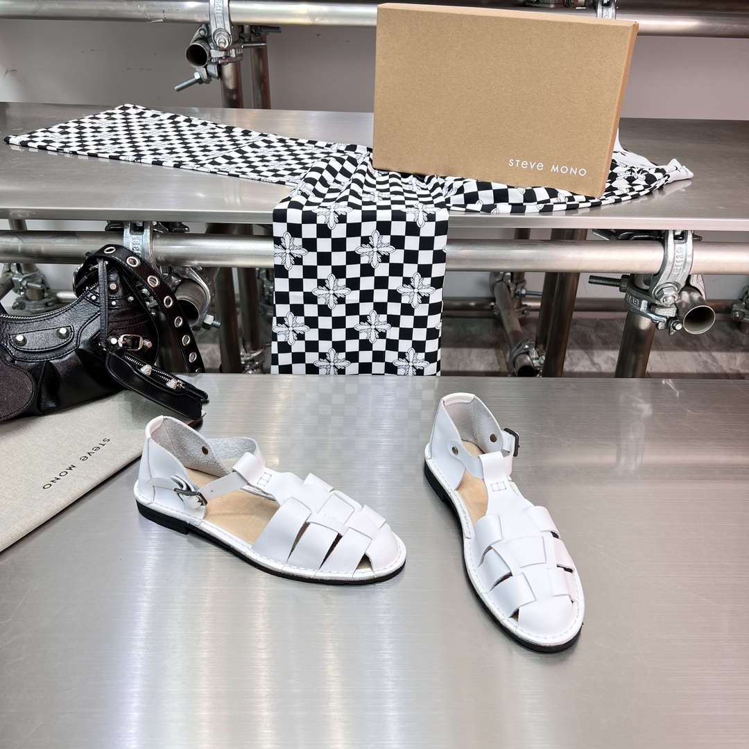 𝐒𝐭𝐞𝐯𝐞 𝐌𝐨𝐧𝐨｜𝟐𝟎𝟐𝟑𝐒𝐒/𝐧𝐞𝐰 A pair of fully handmade sandals using Goodyear practices