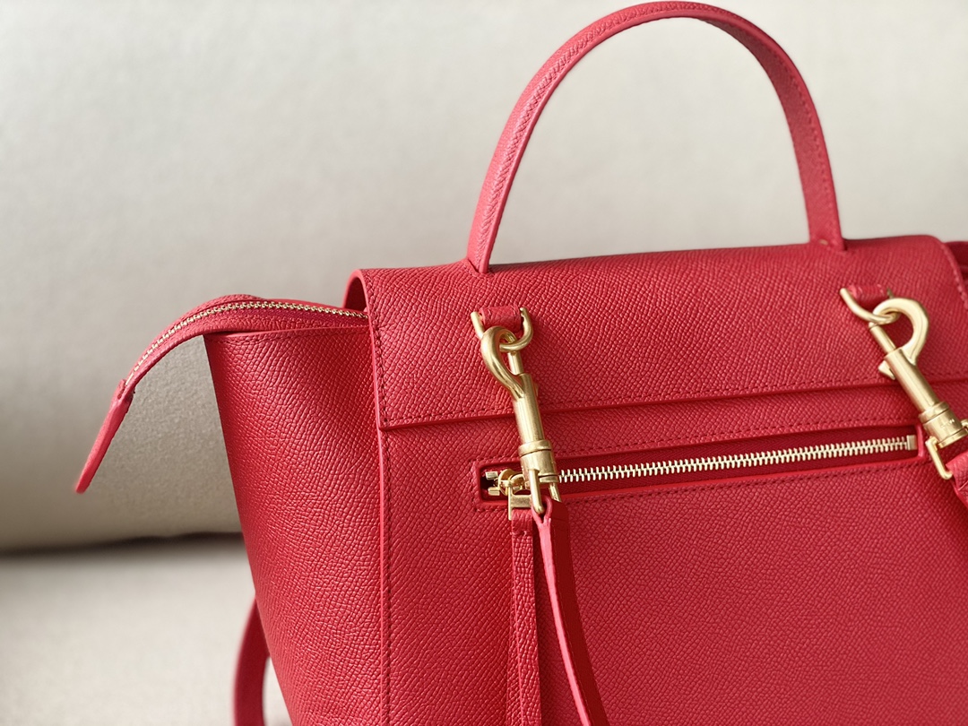 𝐂𝐞𝐥𝐢𝐧𝐞 BELT MICRO BAG in grained calfskin