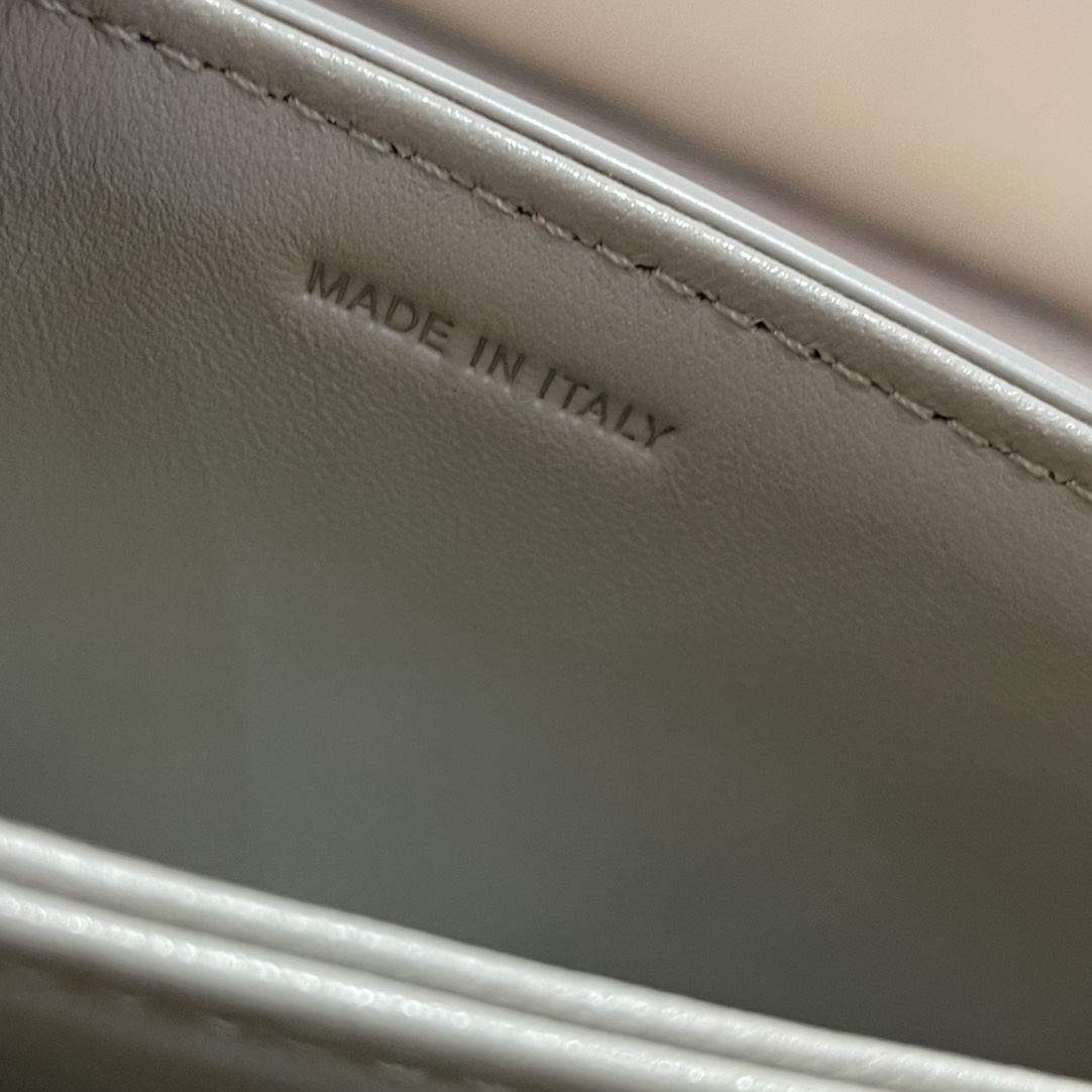 𝐂𝐞𝐥𝐢𝐧𝐞 Triomphe teen 18.5cm