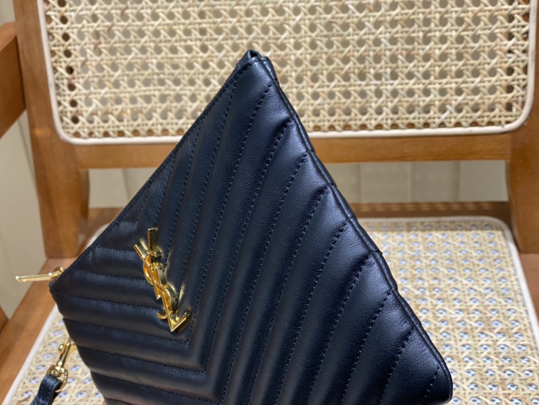 SAINT LAURENT 𝑴𝒐𝒏𝒐𝒈𝒓𝒂𝒎 𝑾𝒐𝒄  #379039