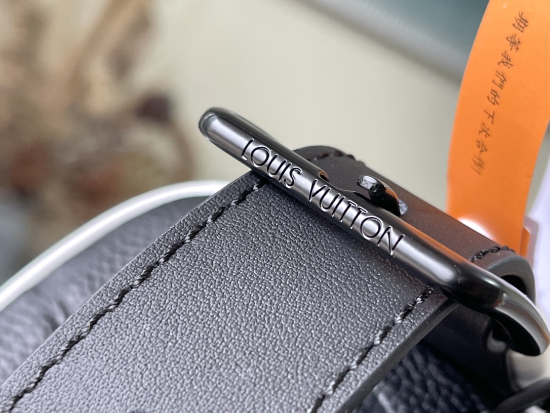 𝐋𝐎𝐔𝐈𝐒 𝐕𝐔𝐈𝐓𝐓𝐎𝐍    M81849