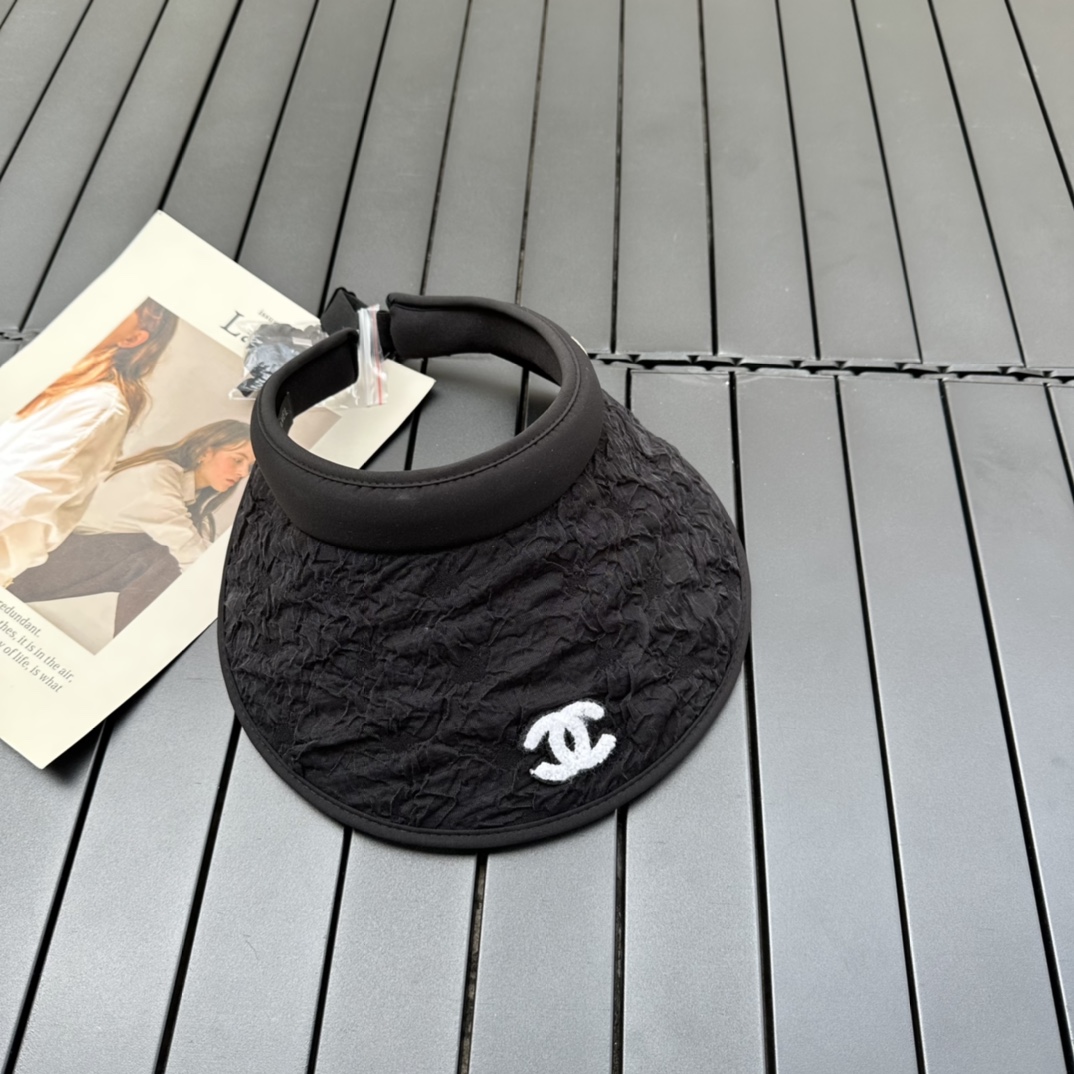 CHANEL empty top hat