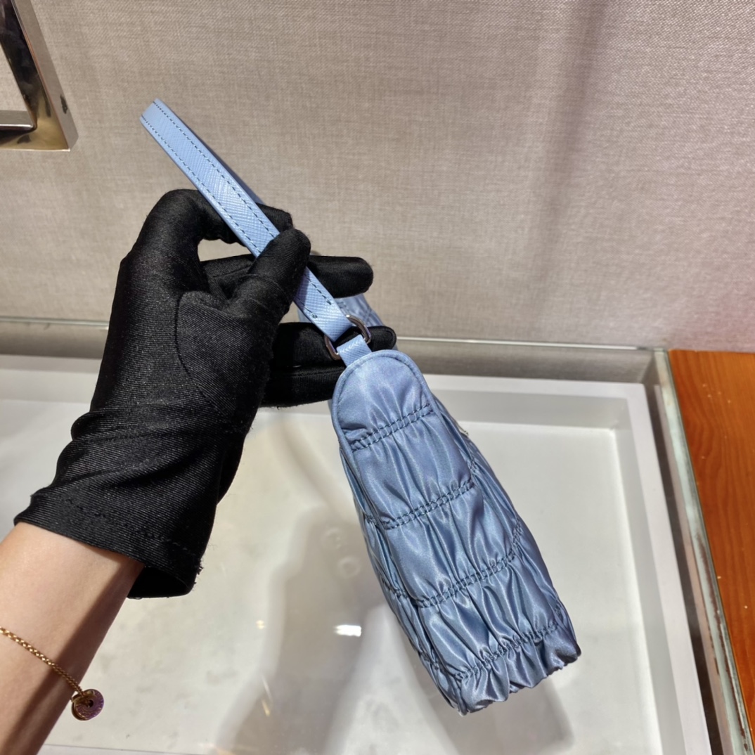 𝐏𝐑𝐀𝐃𝐀 nylon crinkle Hobo underarm bag
