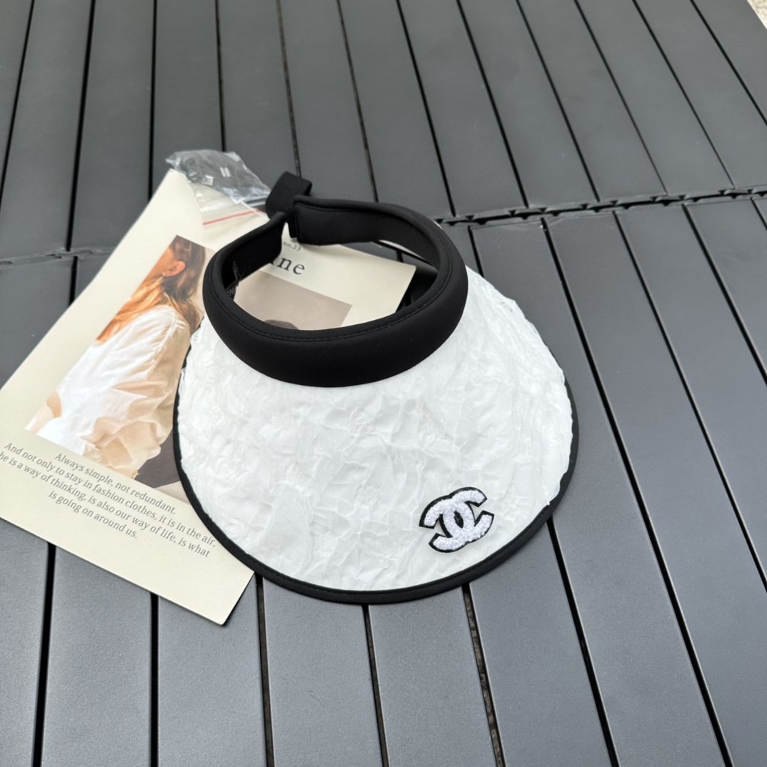 CHANEL empty top hat